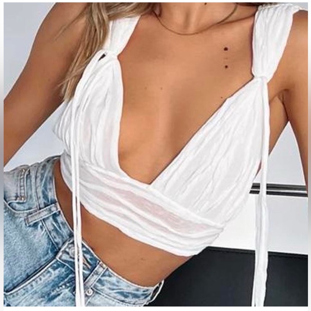 Undercover Model Crop White